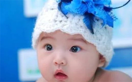 如何给2026年06月14日出生的何姓女宝宝起个好名字？专业分析与建议