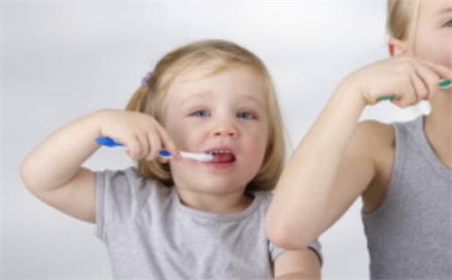 如何给2026年06月07日出生的胡姓男宝宝起个好名字？专业分析与建议