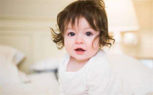 周姓女孩子起名技巧：2026年06月11日生辰八字取名指南